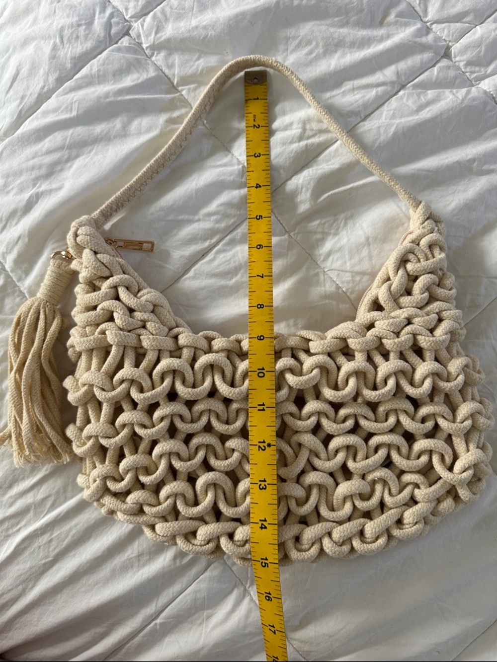 Handwoven Macramé Shoulder Bag in Cream - Picture 4 of 4